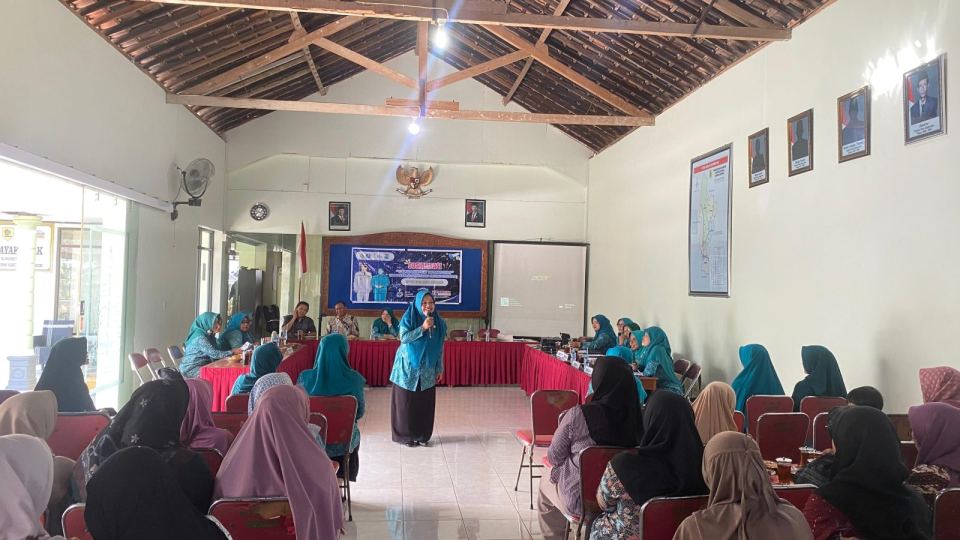 Penguatan Literasi Administrasi Kependudukan Melalui GENDUK PKK di Kecamatan Jatipurno “SOSIALISASI GERAKAN GENDUK PKK TP PKK KEC JATIPURNO DI DESA SLOGORETNO”