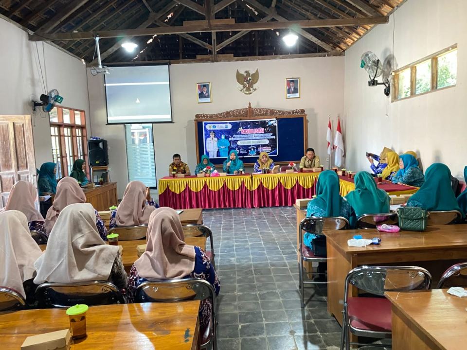 Penguatan Literasi Administrasi Kependudukan Melalui GENDUK PKK di Kecamatan Jatipurno “SOSIALISASI GERAKAN GENDUK PKK TP PKK KECAMATAN JATIPURNO DI DESA KEMBANG”