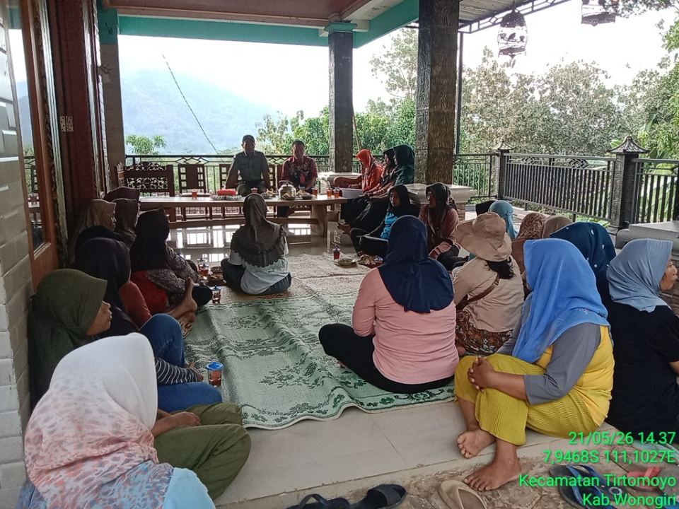 Pelatihan pemanfaatan limbah sampah rumah tangga oleh PPL Kecamatan Tirtomoyo
