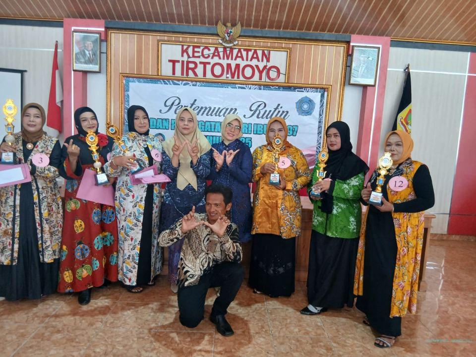 Penguatan Literasi Budaya Melalui Lomba Fashion Show Batik Wonogiren di Kecamatan Tirtomoyo