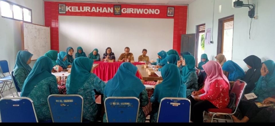Meningkatkan Budaya Membaca Ibu-Ibu PKK di Kecamatan Wonogiri