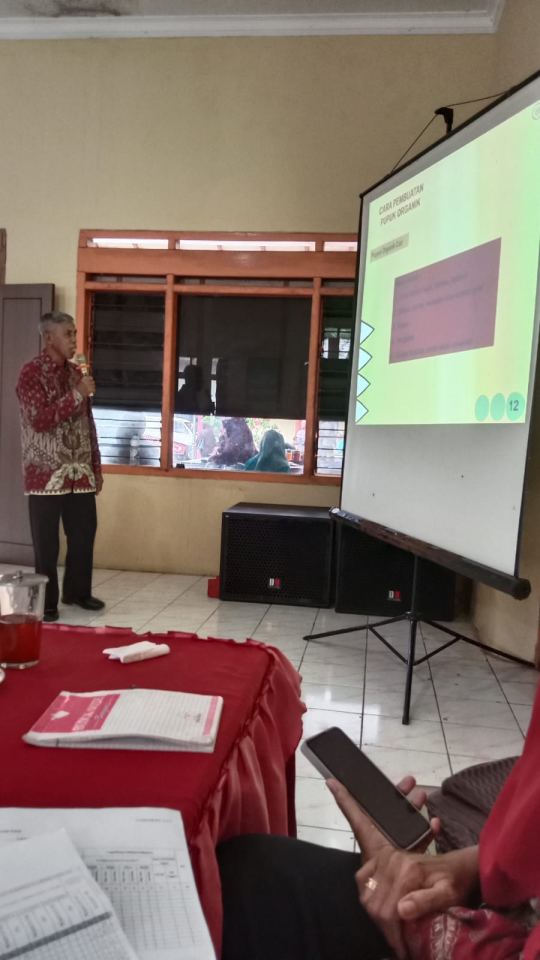Meningkatkan Pemahaman Pengelolaan Sampah Rumah Tangga Menjadi Pupuk Organik