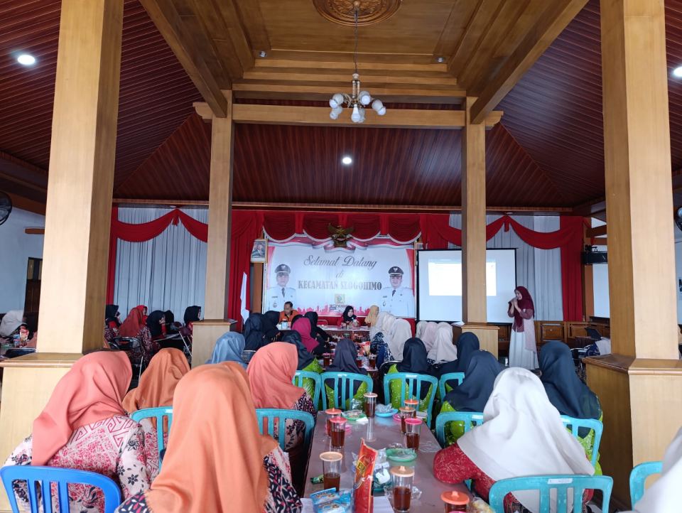 Sinergi TP PKK Kecamatan Slogohimo dan RS Amal Sehat dalam Edukasi Literasi Kesehatan dan Promosi Kesehatan Masyarakat