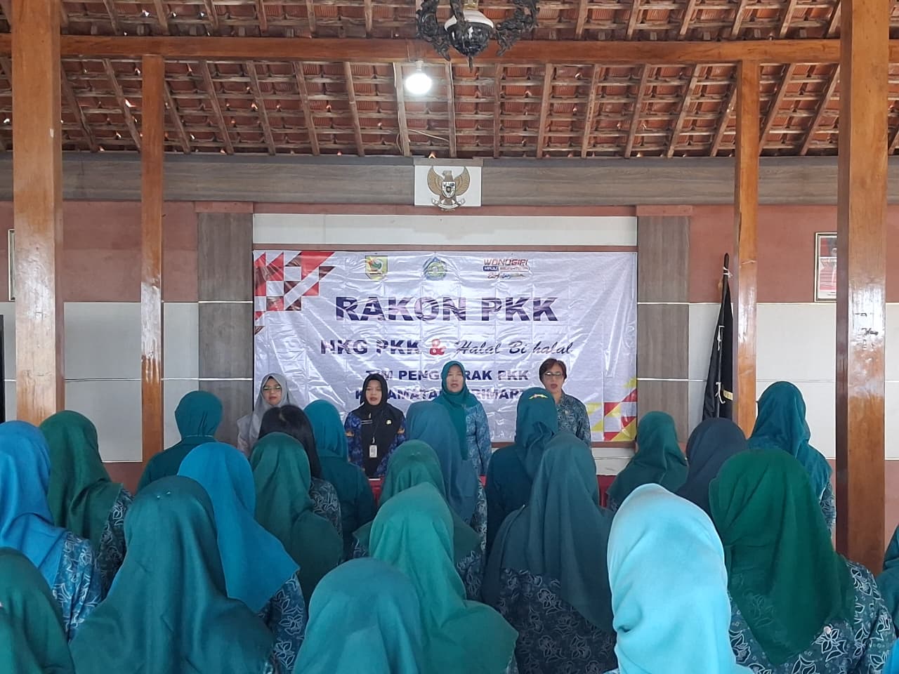 "PKK Cakap Digital: Sinergi Kecamatan dan Desa Mewujudkan Keluarga Melek Teknologi"
