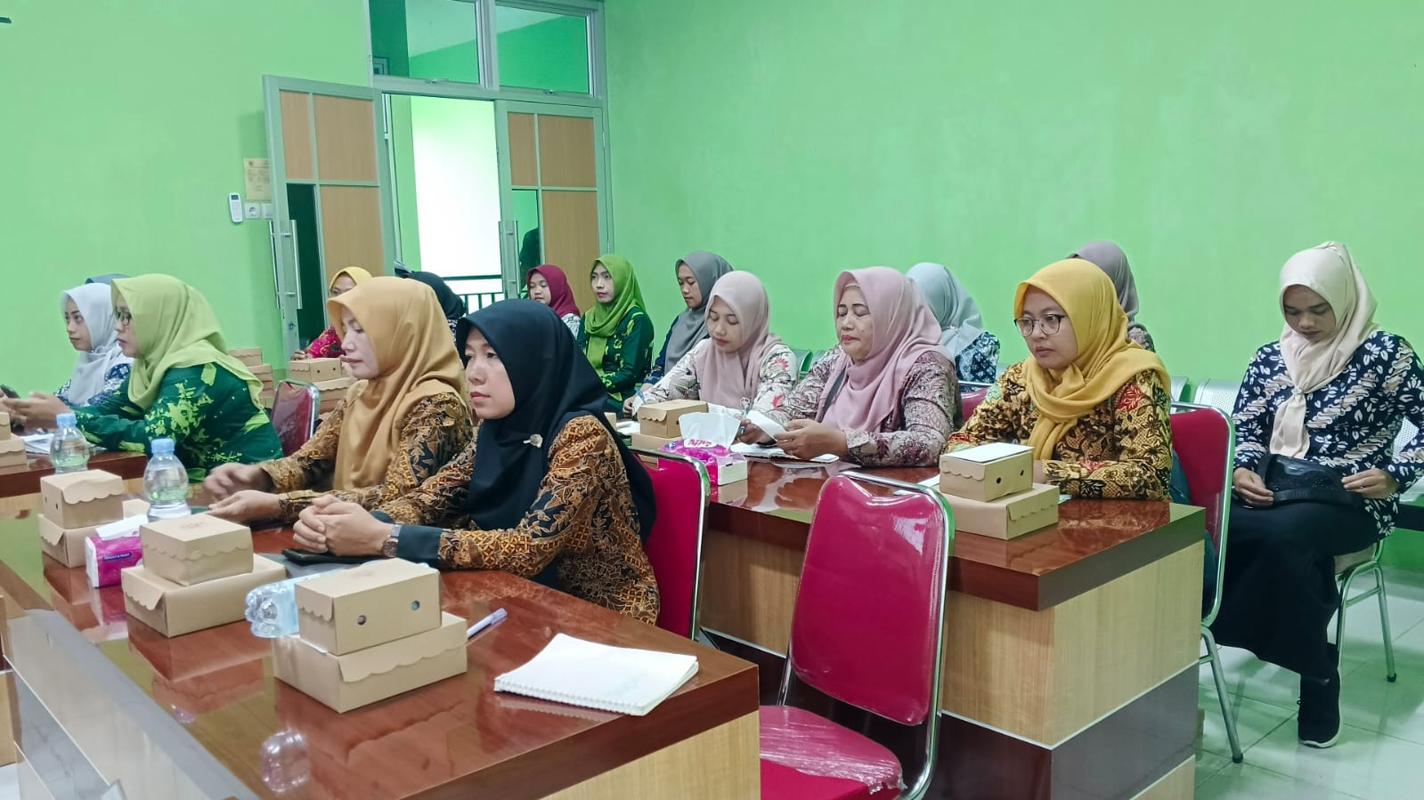 Sosialisasi dan Pelatihan Pembuatan Menu Sehat Berbasis Pemanfaatan Bahan Pangan Lokal