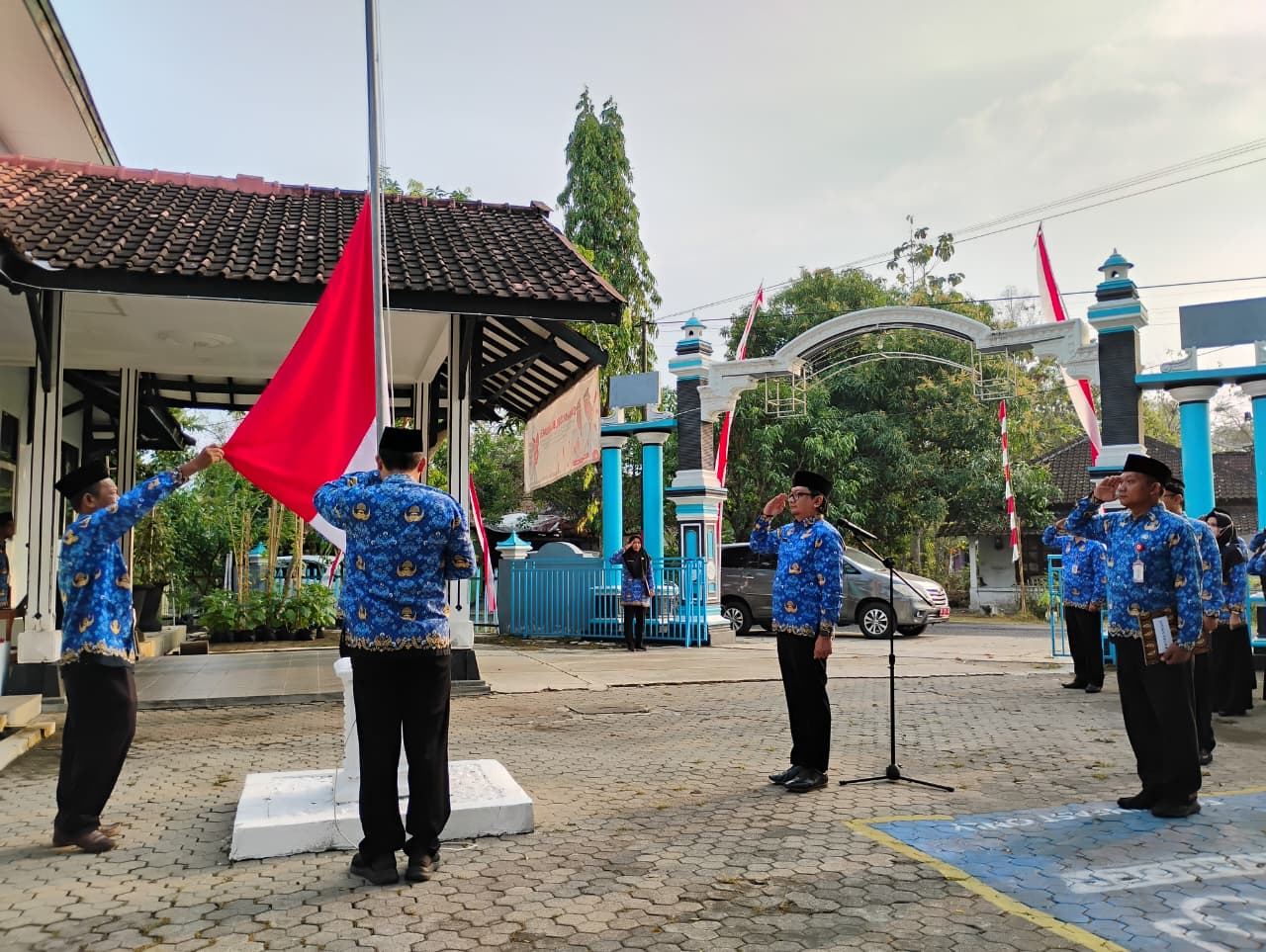 Dinas Kearsipan dan Perpustakaan Kabupaten Wonogiri Laksanakan Upacara HUT ke-81 Kemerdekaan RI
